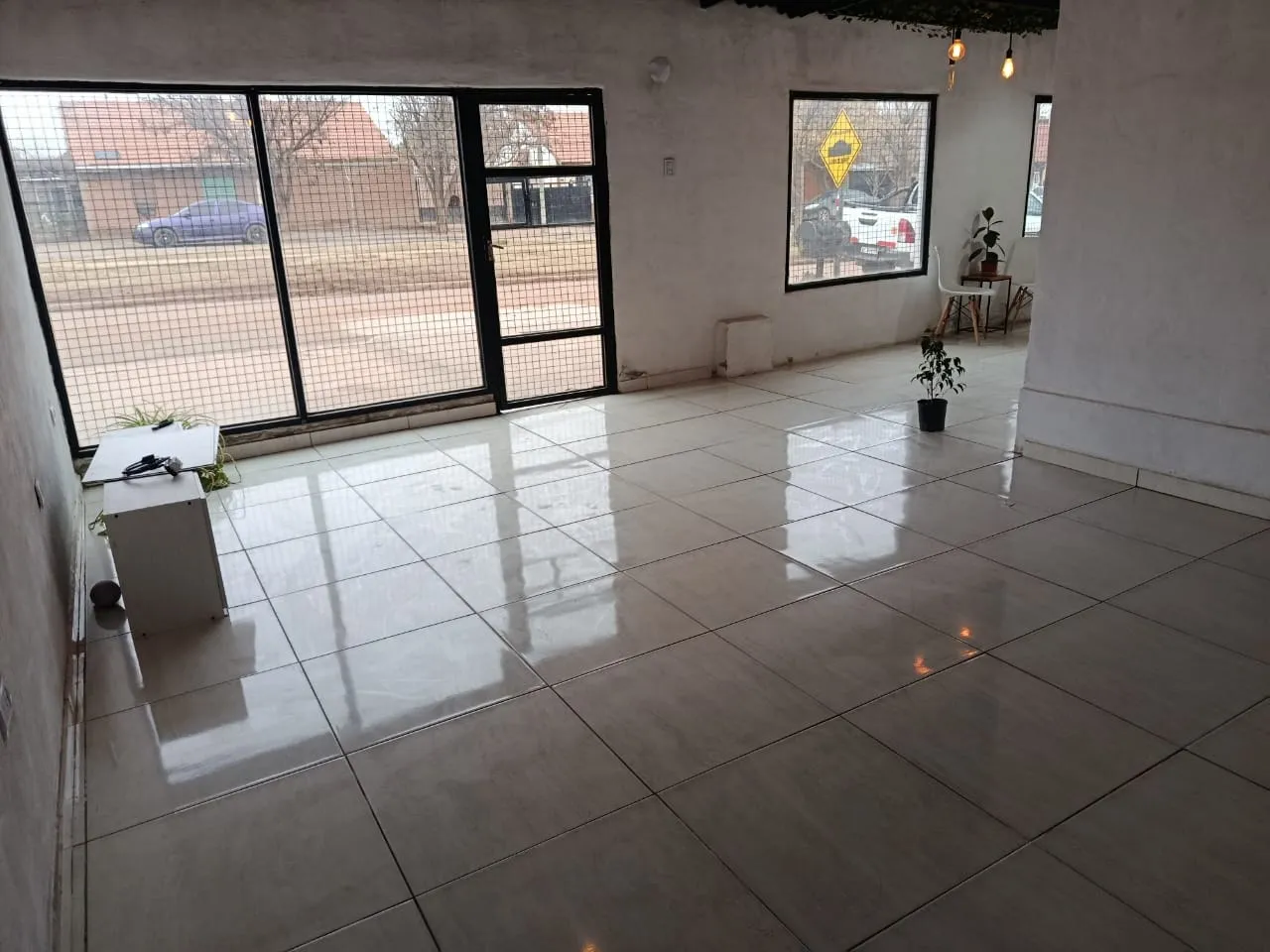 Salón comercial en calle Mosconi